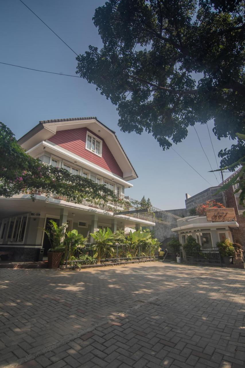 Front One Boutique Baluran Malang Ξενοδοχείο Εξωτερικό φωτογραφία